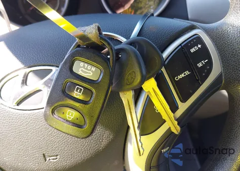 2011 Hyundai Elantra Gls (Ulsan Plant) z USA, uszkodzony, nr VIN KMHDH4AE4BU087789